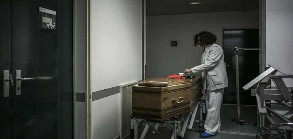 Les différents métiers des pompes funèbres : l&rsquo;agent de service mortuaire